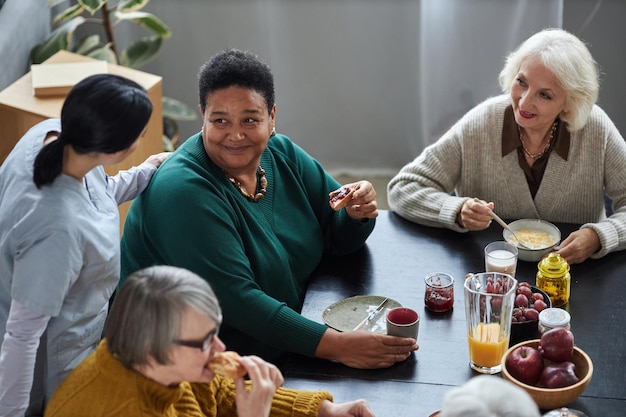 A diverse group of seniors participating in a diabetes education class, learning about healthy eating and lifestyle tips.