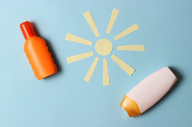 A split image showing a mineral sunscreen (left) with visible zinc oxide and a chemical sunscreen (right) being absorbed into the skin.